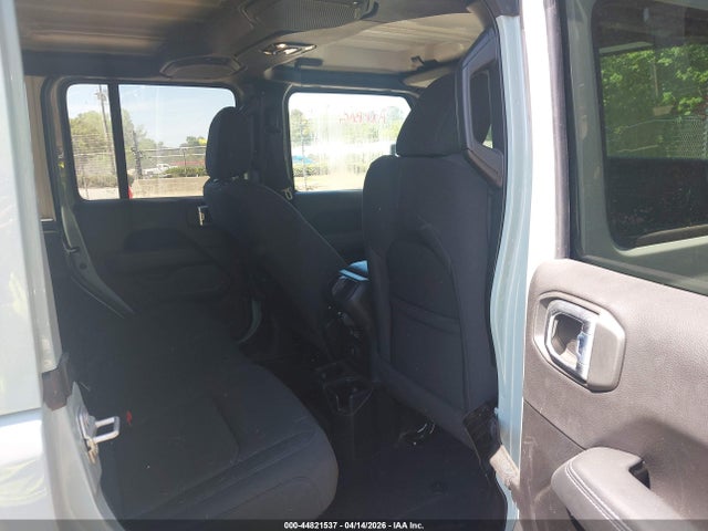 Jeep Wrangler 4-door Sahara 4x4
