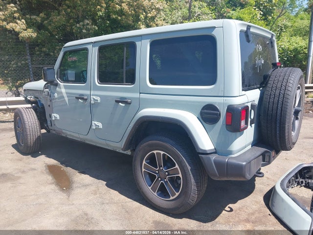 Jeep Wrangler 4-door Sahara 4x4