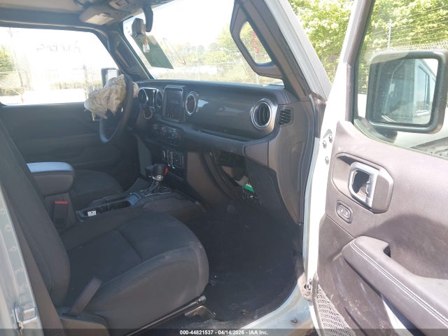 Jeep Wrangler 4-door Sahara 4x4