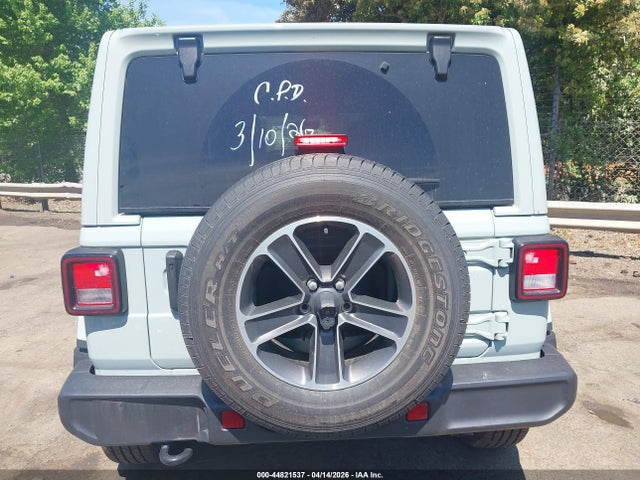 Jeep Wrangler 4-door Sahara 4x4