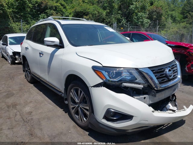 Salvage Nissan Pathfinder Image