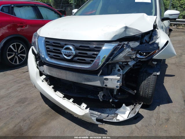 Nissan Pathfinder Platinum 4wd
