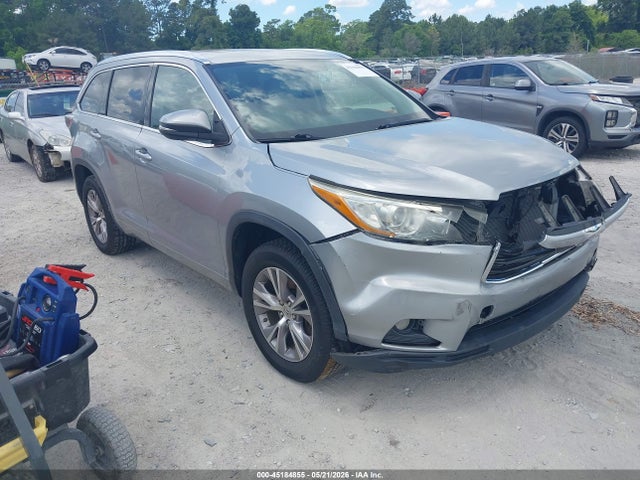 Salvage Toyota Highlander Image