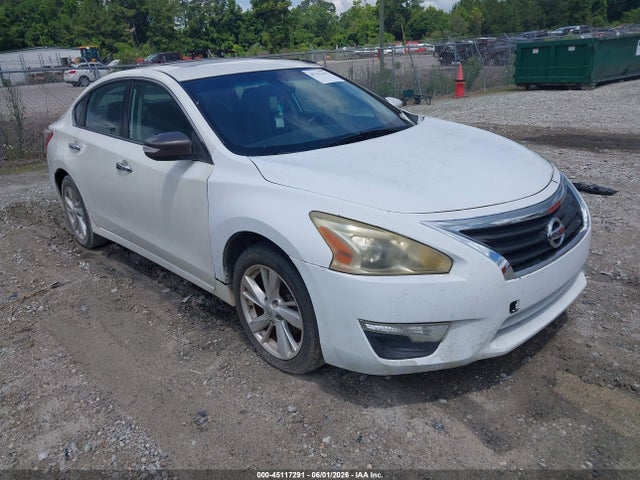 Salvage Nissan Altima Image
