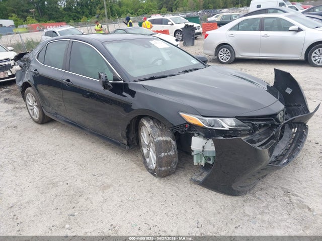 Salvage Toyota Camry Image