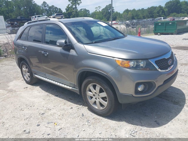 Salvage Kia Sorento Image