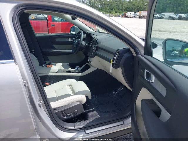 Volvo XC40 B5 Ultra Bright Theme