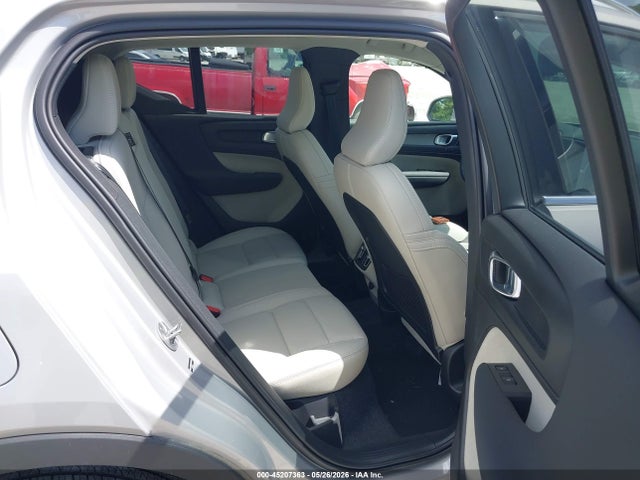 Volvo XC40 B5 Ultra Bright Theme