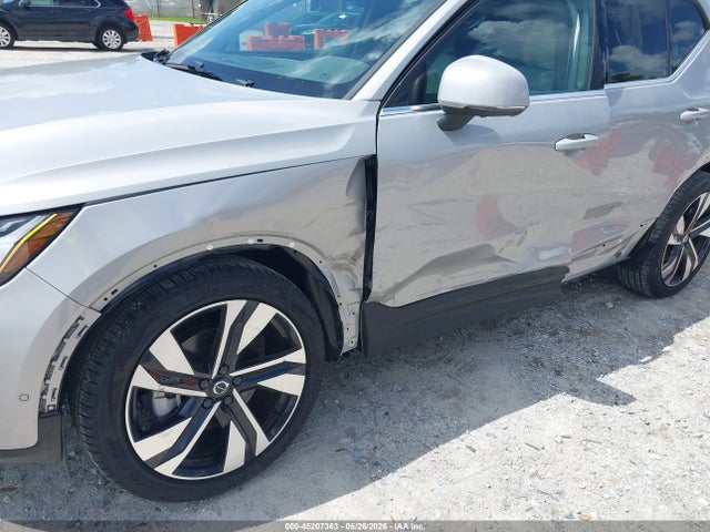 Volvo XC40 B5 Ultra Bright Theme