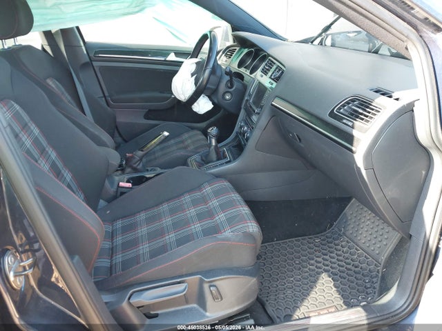 Volkswagen Golf S 4-door