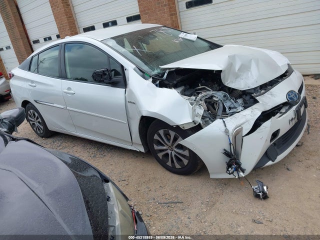 Salvage Toyota Prius Image
