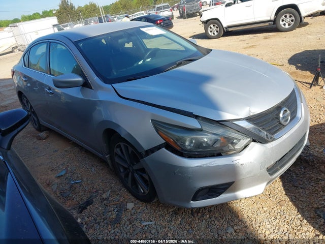 Salvage Nissan Altima Image