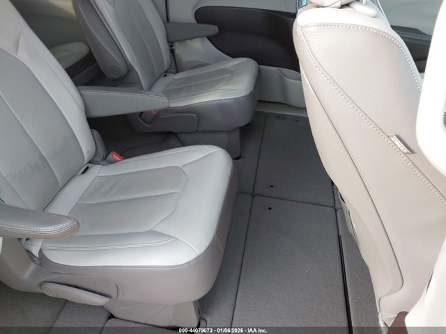 Chrysler Pacifica Touring L Plus