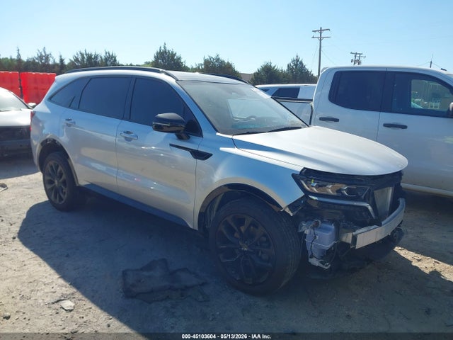 Salvage Kia Sorento Image