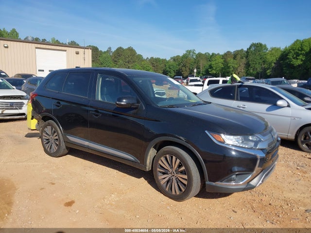 Salvage Mitsubishi Outlander Image