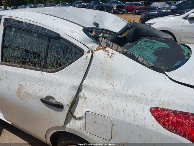 Nissan Versa