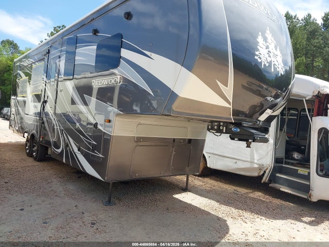 Salvage Redwood 3401rl Fifth Wheel Image