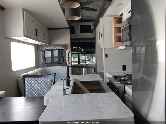 Redwood 3401rl Fifth Wheel