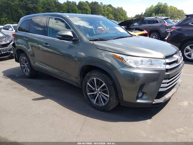 Salvage Toyota Highlander Image
