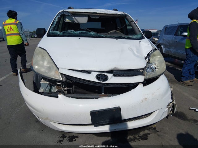 Toyota Sienna Le
