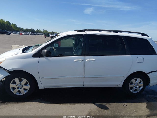 Toyota Sienna Le