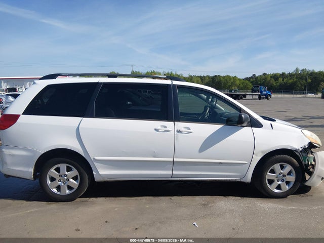 Toyota Sienna Le