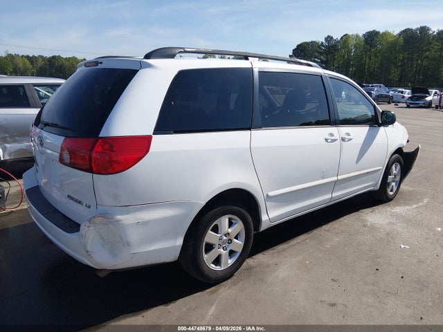 Toyota Sienna Le