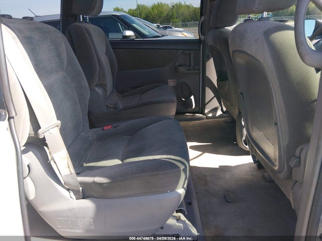 Toyota Sienna Le