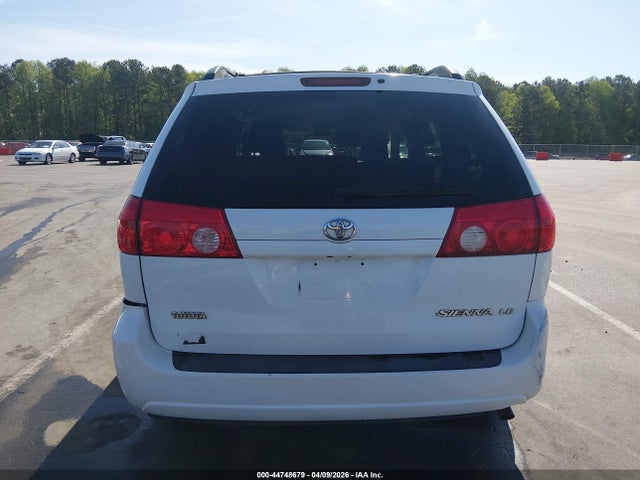 Toyota Sienna Le