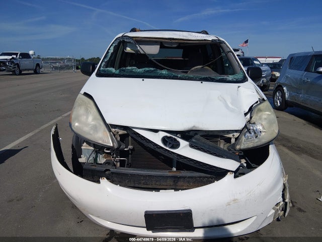 Toyota Sienna Le
