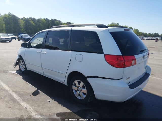 Toyota Sienna Le