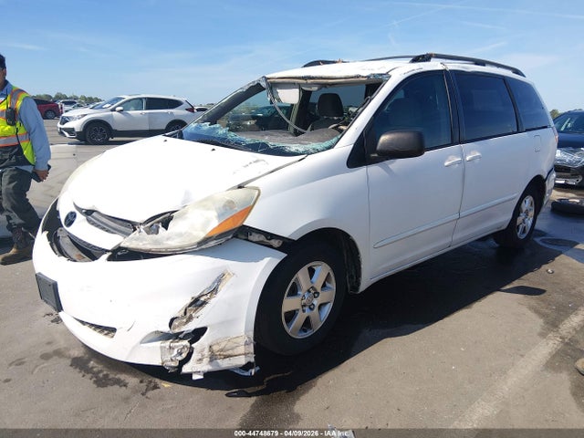 Toyota Sienna Le