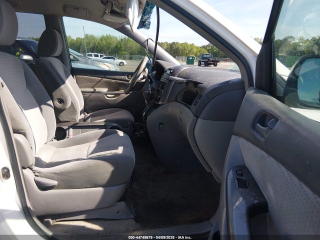 Toyota Sienna Le