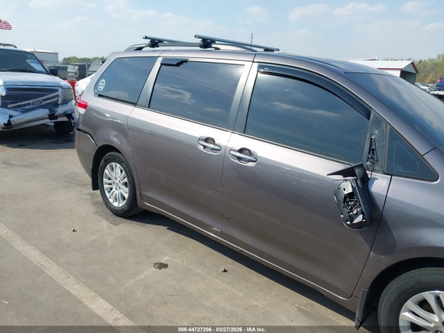 Toyota Sienna Xle V6 8 Passenger