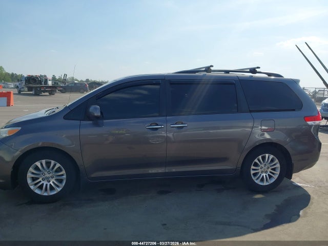 Toyota Sienna Xle V6 8 Passenger