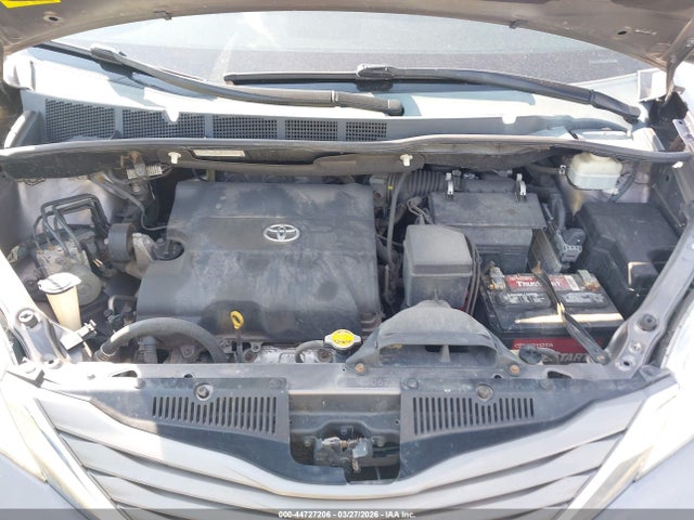 Toyota Sienna Xle V6 8 Passenger