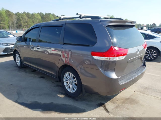 Toyota Sienna Xle V6 8 Passenger