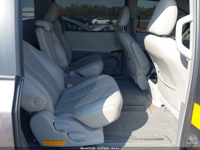 Toyota Sienna Xle V6 8 Passenger