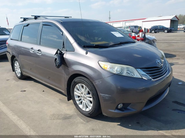 Salvage Toyota Sienna Image