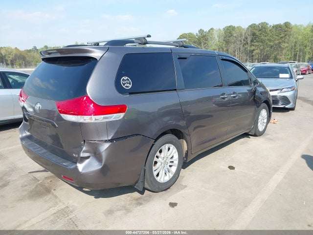 Toyota Sienna Xle V6 8 Passenger