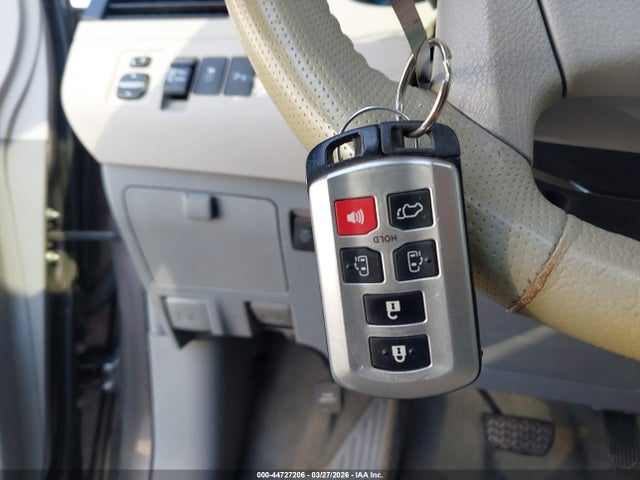 Toyota Sienna Xle V6 8 Passenger