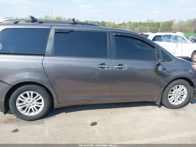 Toyota Sienna Xle V6 8 Passenger