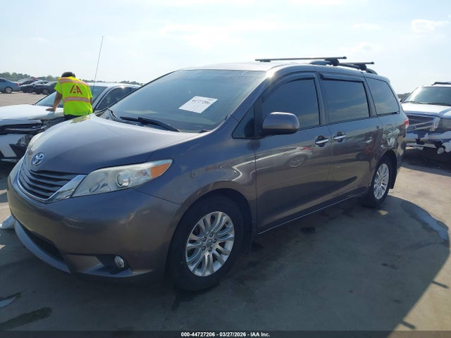 Toyota Sienna Xle V6 8 Passenger