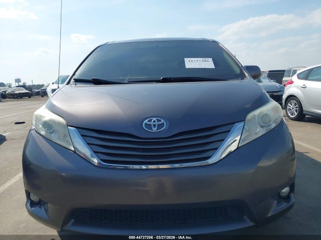 Toyota Sienna Xle V6 8 Passenger