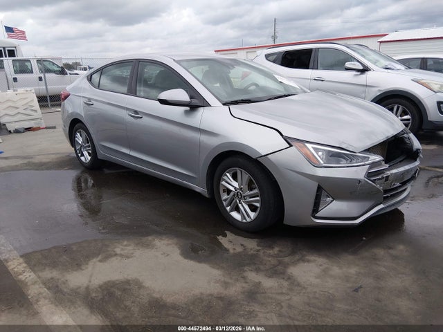 Salvage Hyundai ELANTRA Image