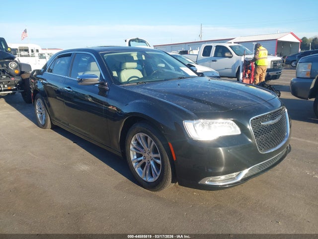 Salvage Chrysler 300c Image