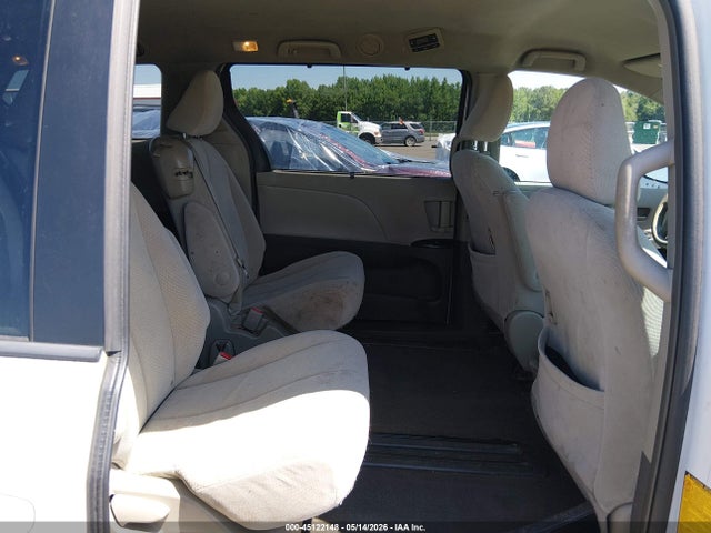 Toyota Sienna Le V6 8 Passenger