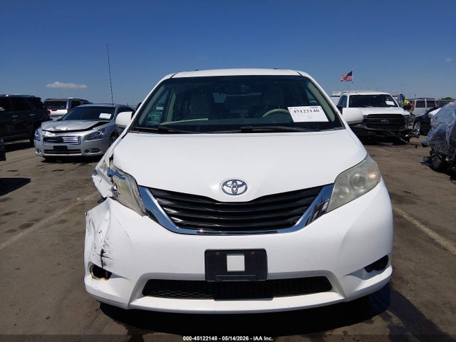 Toyota Sienna Le V6 8 Passenger