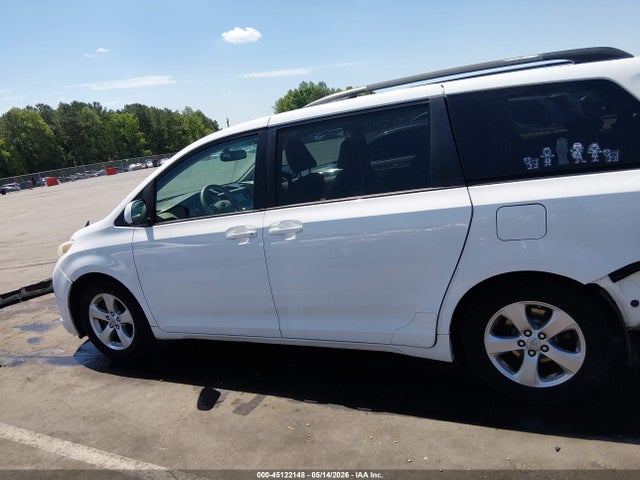 Toyota Sienna Le V6 8 Passenger