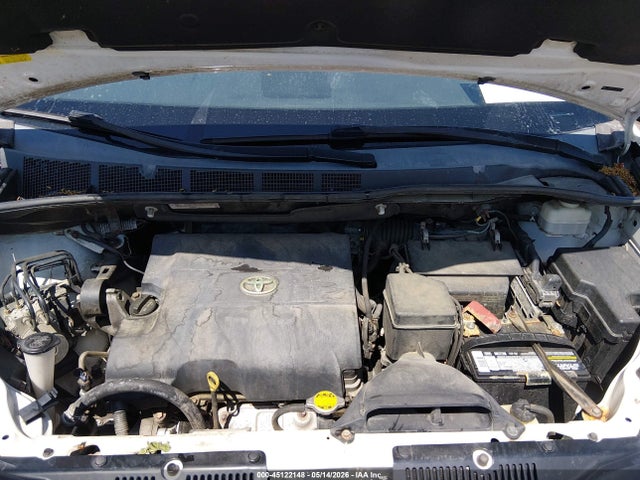 Toyota Sienna Le V6 8 Passenger